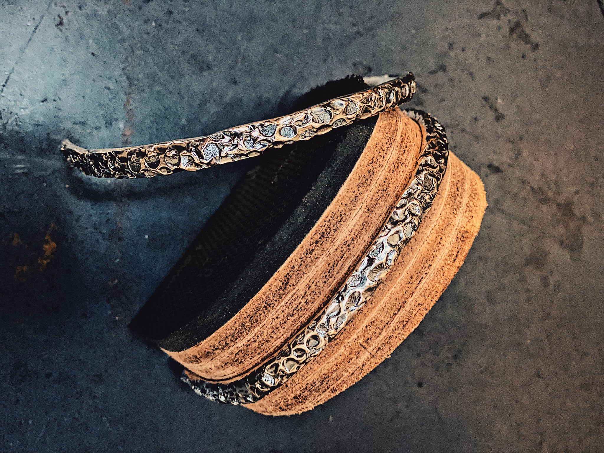 heel cuffs rain texture / pair