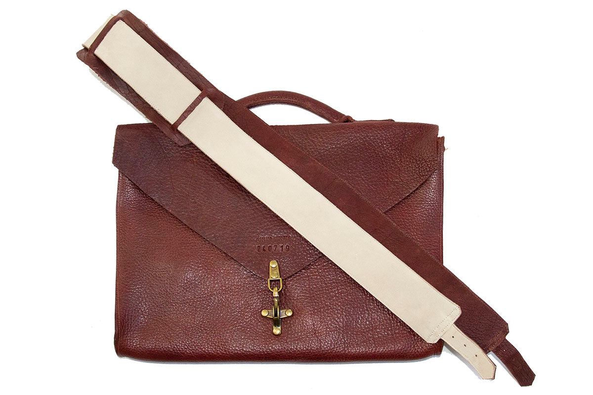 thi messenger bag rust / shoulder strap